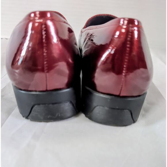 Candied Apple Red Patent Leather Loafers. Statement Shoes. Size 9.5 Worthington - Picture 7 of 12